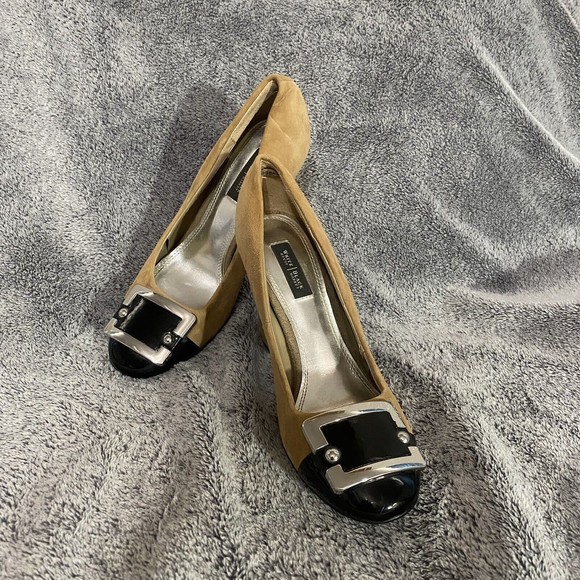 White House Black Market Women’s Theo Camel Tan Suede Color Block Heel Size 7M - Picture 8 of 8